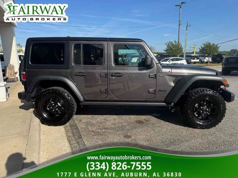 Used 2025 Jeep Wrangler Willys image 5