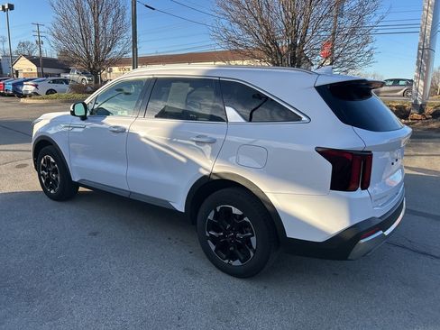 Certified 2024 Kia Sorento S w/ Panoramic Sunroof Package image 4
