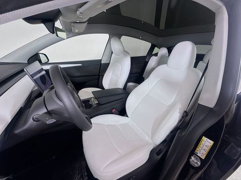 Used 2024 Tesla Model Y Long Range image 11