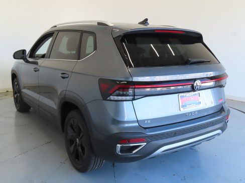 New 2026 Volkswagen Taos SE FWD image 7
