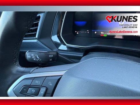 Used 2024 Volkswagen Jetta SE image 31