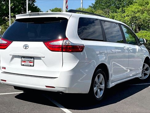 Used 2019 Toyota Sienna LE FWD image 11