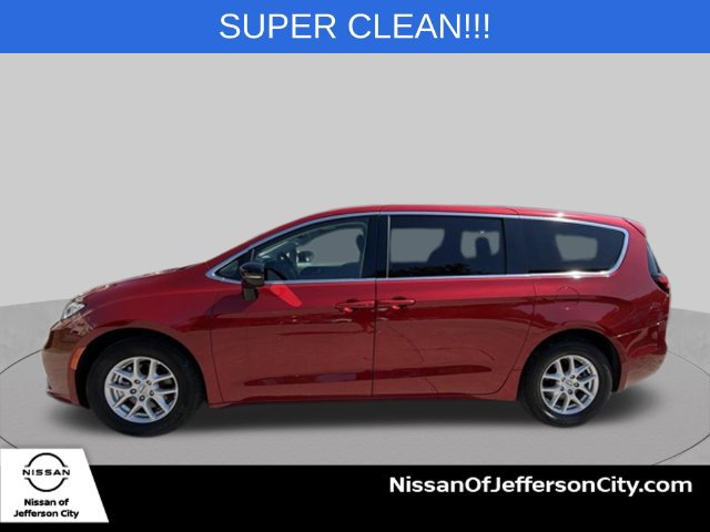 Used 2024 Chrysler Pacifica Touring-L FWD image 9