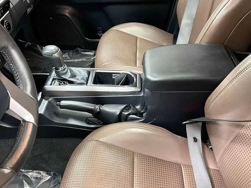 Used 2017 Toyota Tacoma Limited w/ Tow Package AWD/4WD image 23