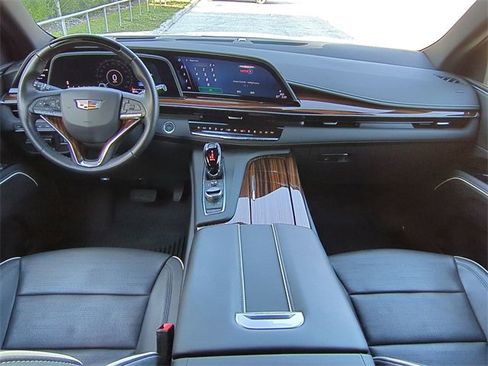 Used 2024 Cadillac Escalade Premium Luxury image 15