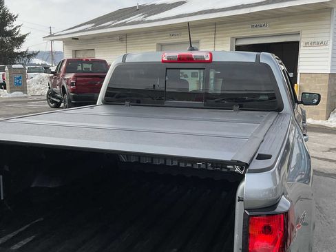 Used 2025 Chevrolet Colorado LT image 18