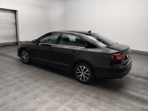Used 2017 Volkswagen Jetta SE FWD image 3