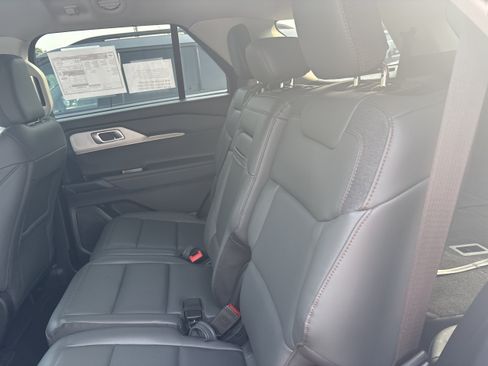 Used 2025 Ford Explorer Active w/ Active Comfort Package AWD/4WD image 10
