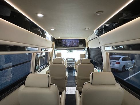 Used 2024 Mercedes-Benz Sprinter 3500 image 5