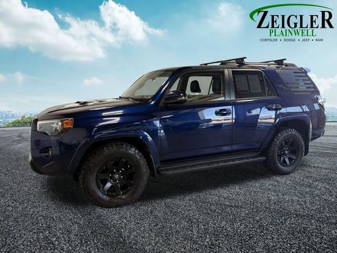 Used 2018 Toyota 4Runner TRD Off-Road Premium AWD/4WD image 2