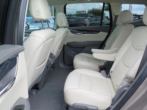 Used 2022 Cadillac XT6 Premium Luxury w/ Technology Package image 23