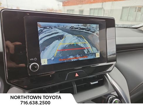 Used 2023 Toyota Venza LE image 42