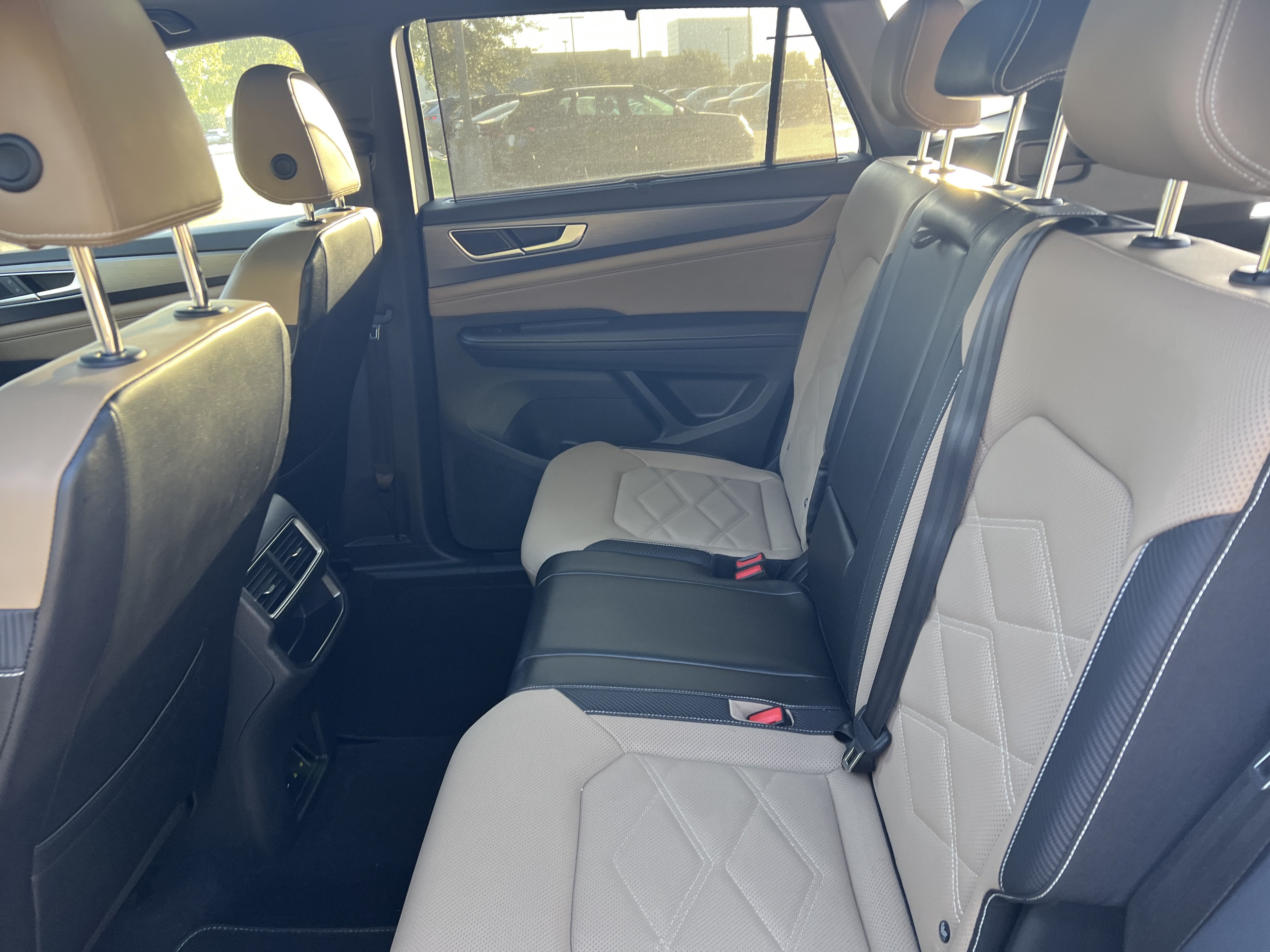 Used 2024 Volkswagen Atlas Cross Sport SE w/ Panoramic Sunroof Package FWD image 27