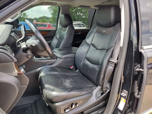 Used 2019 Cadillac Escalade ESV Luxury AWD/4WD image 10