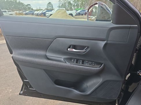 New 2026 Nissan Kicks SV w/ SV Premium Package image 29