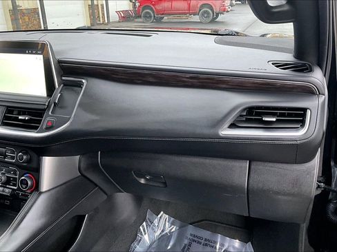 Used 2024 Chevrolet Suburban LT image 17