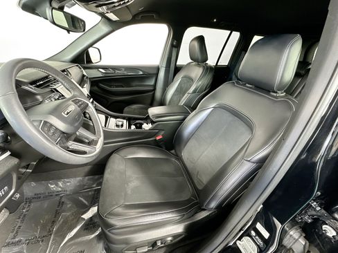 Used 2023 Jeep Grand Cherokee Altitude RWD image 20