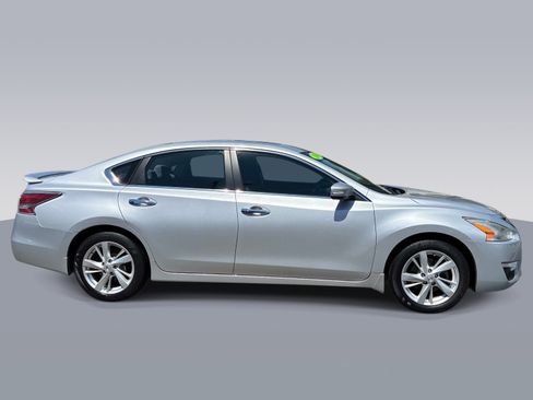 Used 2014 Nissan Altima 2.5 SV w/ Convenience Package FWD image 8