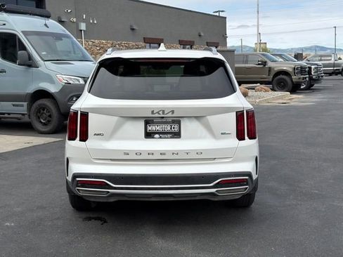 Used 2022 Kia Sorento SX w/ Panoramic Sunroof Package AWD/4WD image 4