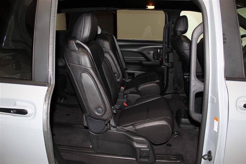 Used 2025 Toyota Sienna XLE Woodland Edition AWD/4WD image 33