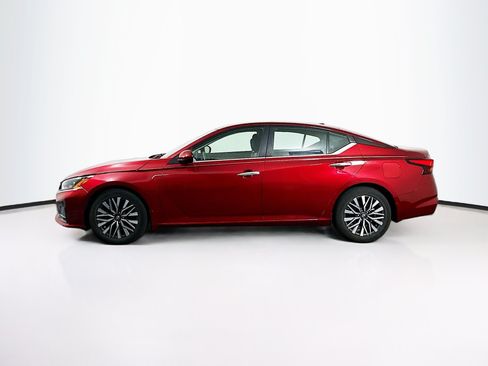 Used 2023 Nissan Altima 2.5 SV w/ SV Premium Package FWD image 4