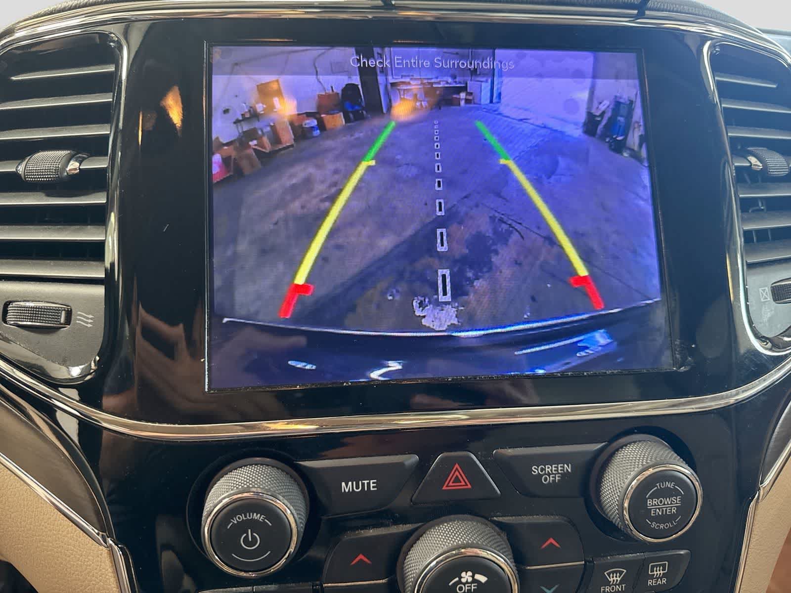 Used 2019 Jeep Grand Cherokee Overland AWD/4WD image 34