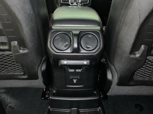 Used 2018 Jeep Wrangler Unlimited Rubicon AWD/4WD image 17