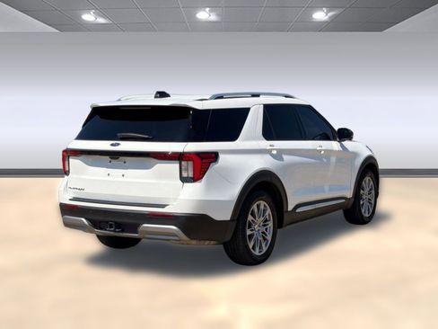 Certified 2025 Ford Explorer Platinum RWD image 9