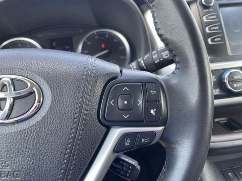 Used 2018 Toyota Highlander XLE image 14
