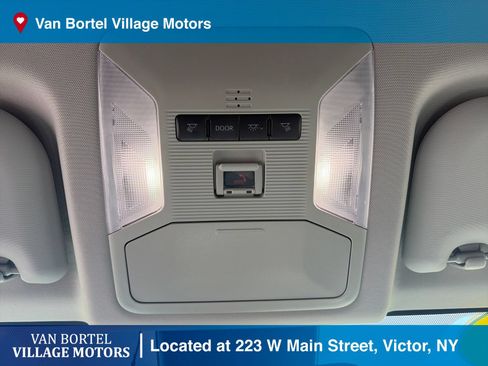 Used 2022 Toyota RAV4 LE AWD/4WD image 25
