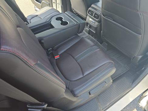 Used 2025 Honda Pilot Black Edition image 11
