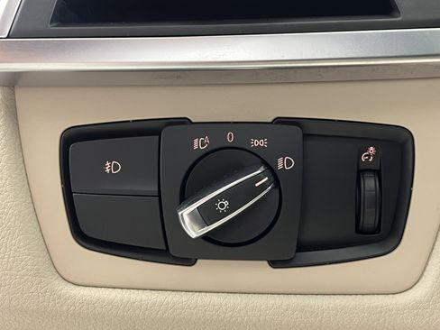 Used 2018 BMW 330i xDrive Sedan w/ Premium Package image 21