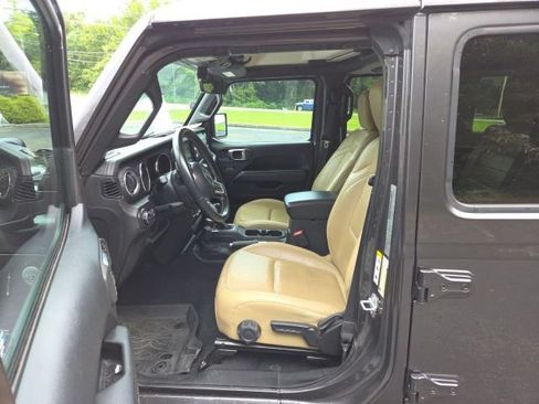 Used 2018 Jeep Wrangler Unlimited Sahara AWD/4WD image 13