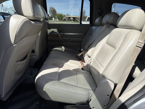 Used 2008 Chrysler Aspen Limited AWD/4WD image 35