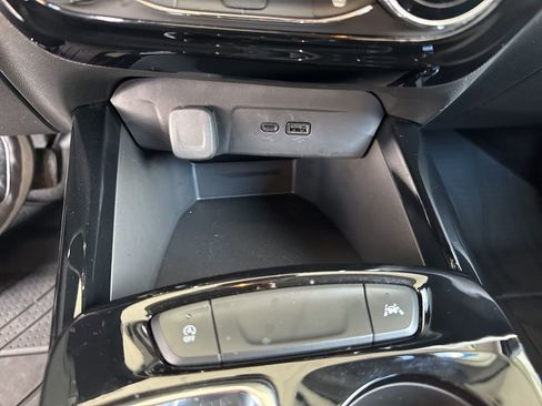 Used 2025 Chevrolet Trax LT w/ Driver Confidence Package FWD image 33