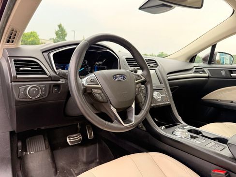 Used 2018 Ford Fusion Titanium FWD image 16