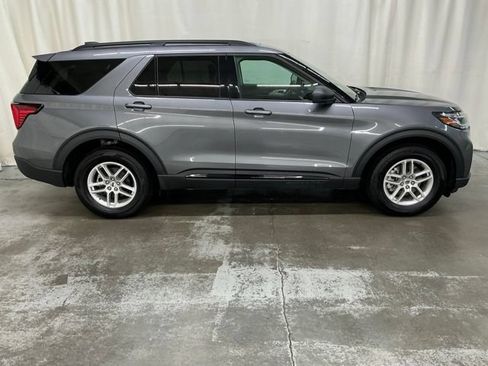 Used 2026 Ford Explorer Active AWD/4WD image 2
