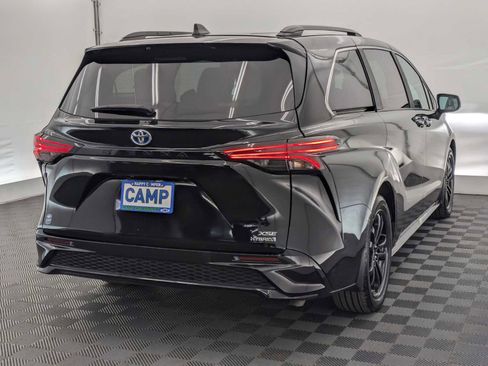Used 2024 Toyota Sienna XSE FWD image 6