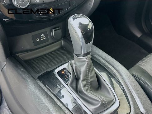 Used 2020 Nissan Rogue SV image 19