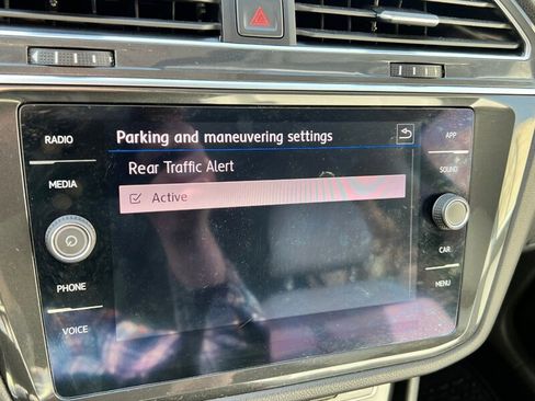 Used 2018 Volkswagen Tiguan SEL image 38