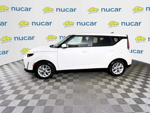 Used 2025 Kia Soul LX w/ LX Technology Package FWD image 4