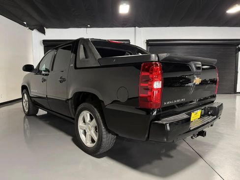 Used 2007 Chevrolet Avalanche LTZ w/ LTZ Preferred Equipment Group AWD/4WD image 6
