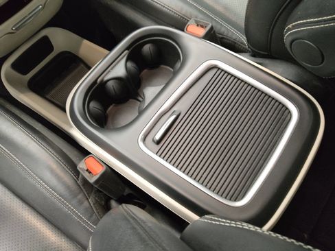 Used 2022 Chrysler Pacifica Touring-L FWD image 26
