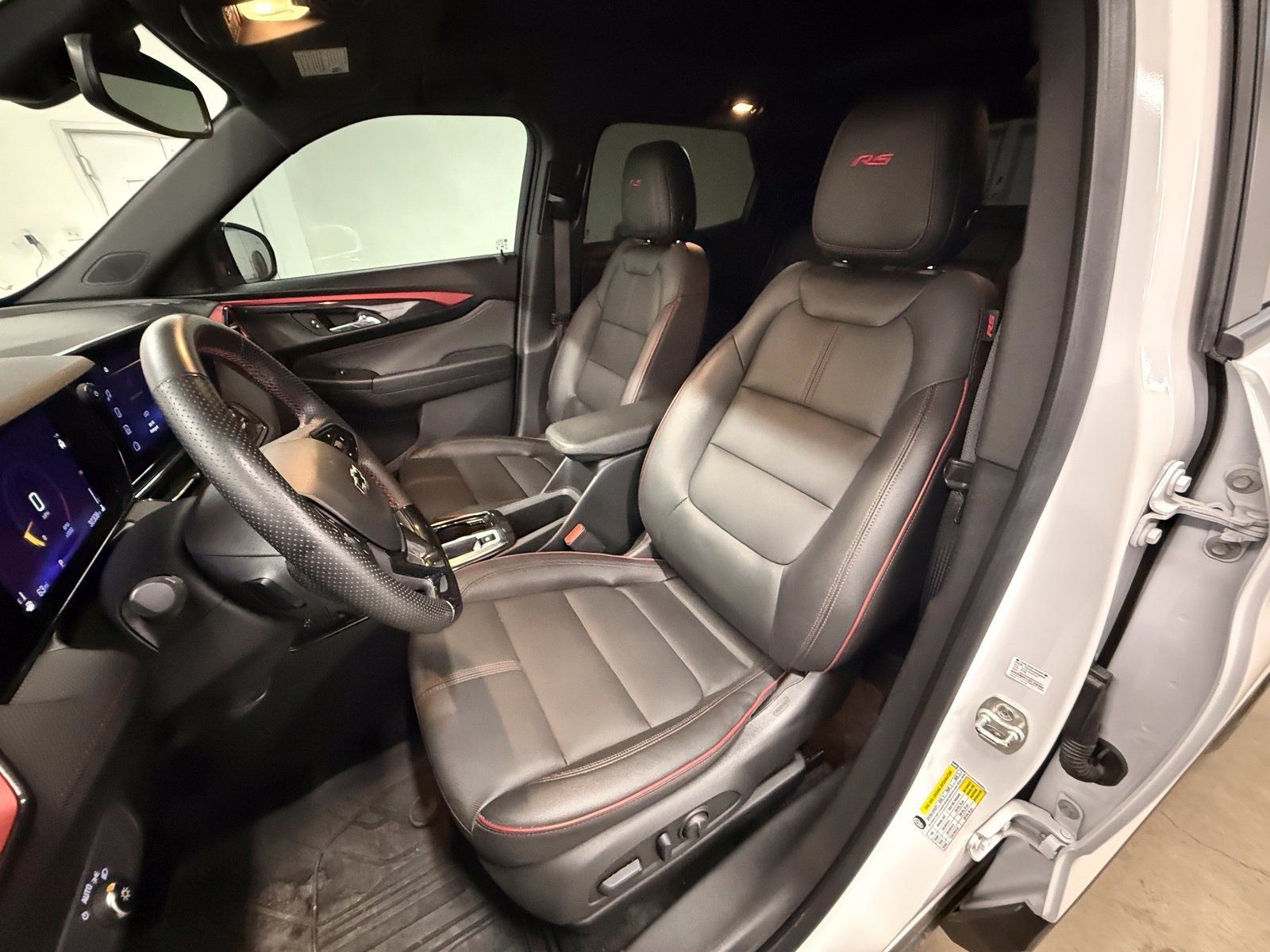 Used 2024 Chevrolet TrailBlazer RS w/ Convenience Package FWD image 18