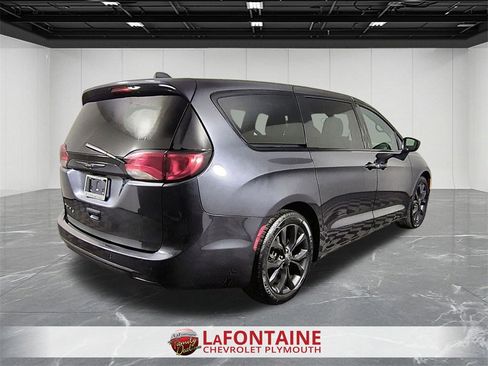 Used 2020 Chrysler Pacifica Touring w/ S Appearance Package image 8