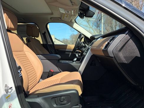 Certified 2025 Land Rover Discovery Metropolitan Edition AWD/4WD image 16