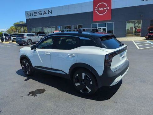 Certified 2025 Nissan Kicks SR FWD image 9