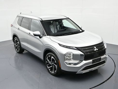 Used 2024 Mitsubishi Outlander SE image 15