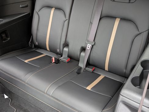 Used 2025 MAZDA CX-90 3.3 Turbo w/ Premium Plus Pkg image 19