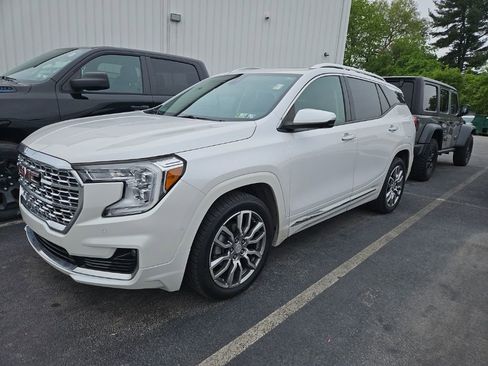 Used 2022 GMC Terrain Denali w/ Denali Premium Package AWD/4WD image 4